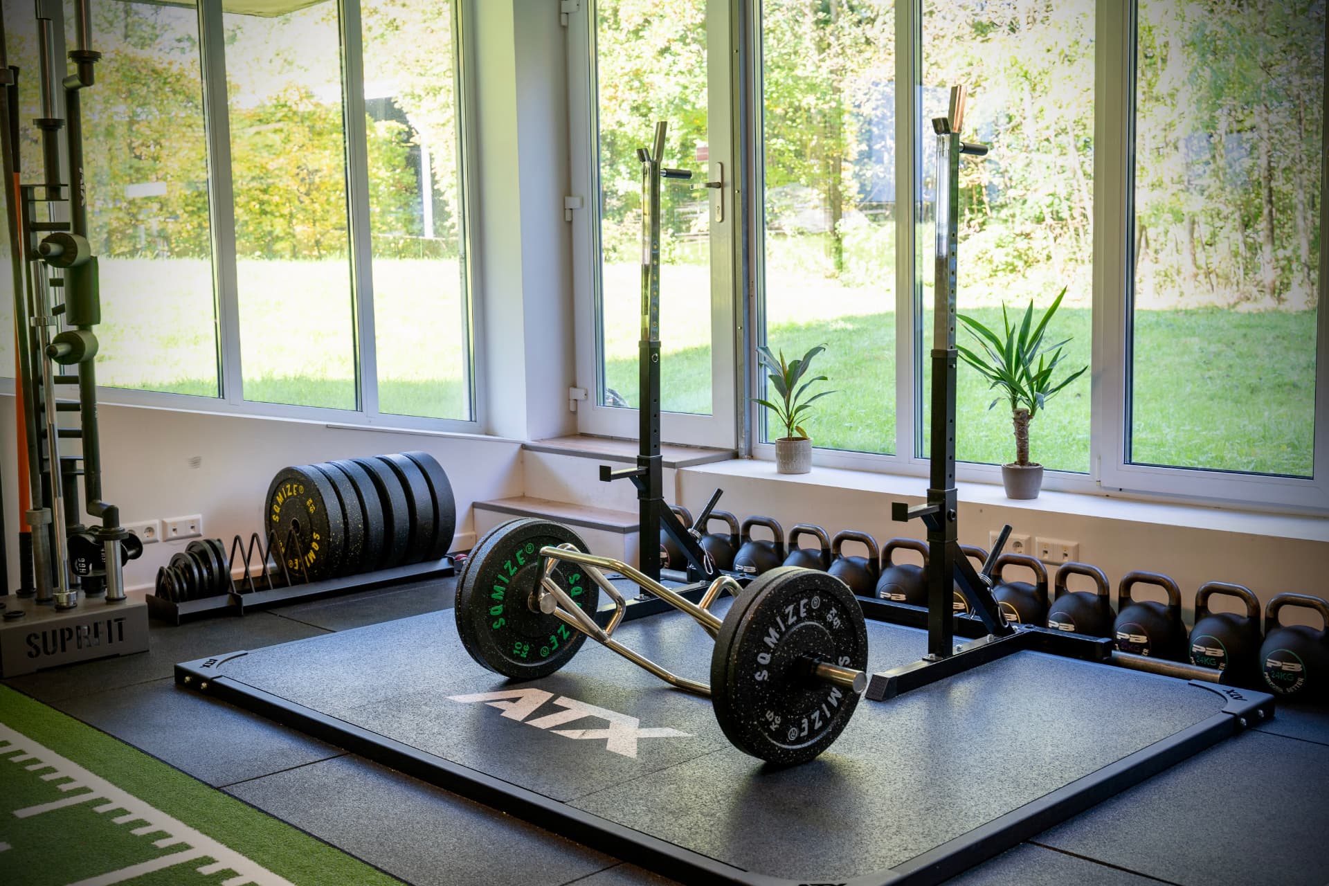Trainingsfläche mit Rogue- und ATX-Equipment